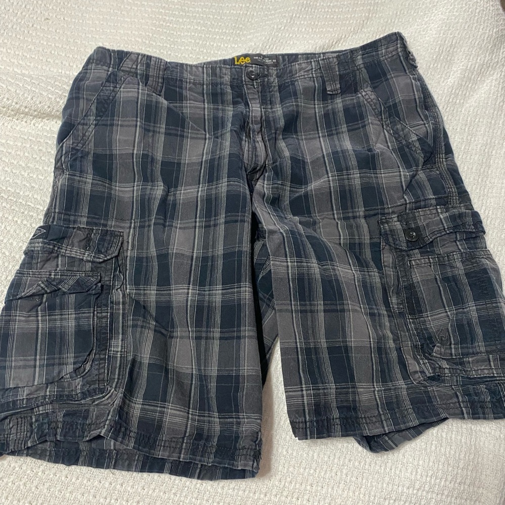 Men’s Lee cargo style shorts size 36